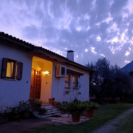 Nafpaktos Cottage By The Sea For Travelers And Dreamers! エクステリア 写真